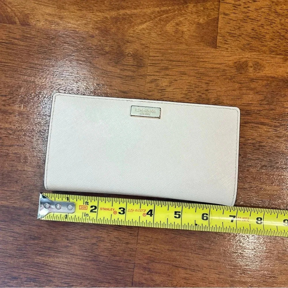 Kate Spade cream Laurel Way Stacy wallet - Picture 12 of 13